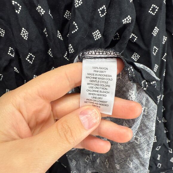 a.n.a. Shirt Women XL Black Geometric Button Up Collared Long Sleeve Rayon - Picture 4 of 7